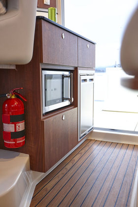 Quicksilver 905 Pilothouse photo 18