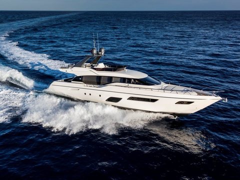 Ferretti Yachts 700