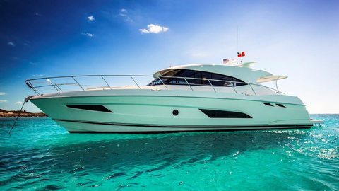 Riviera 5400 Sport Yacht