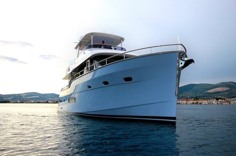Outer Reef 620 Trident