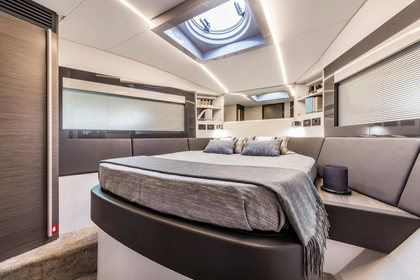 Pershing 5X photo 16