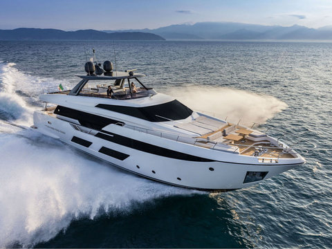Ferretti Yachts 920