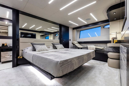 Pershing 8X photo 11