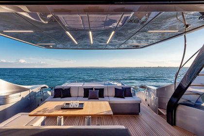 Pershing 8X photo 13