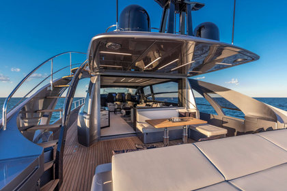 Pershing 8X photo 16
