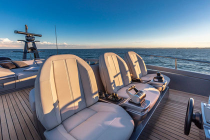 Pershing 8X photo 18