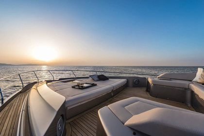 Pershing 8X photo 21