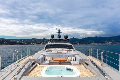 Pershing 140 photo 11