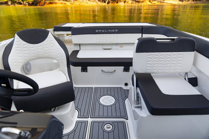 Bayliner VR5 Bowrider photo 13
