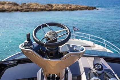 Sunseeker 65 Sport Yacht photo 19