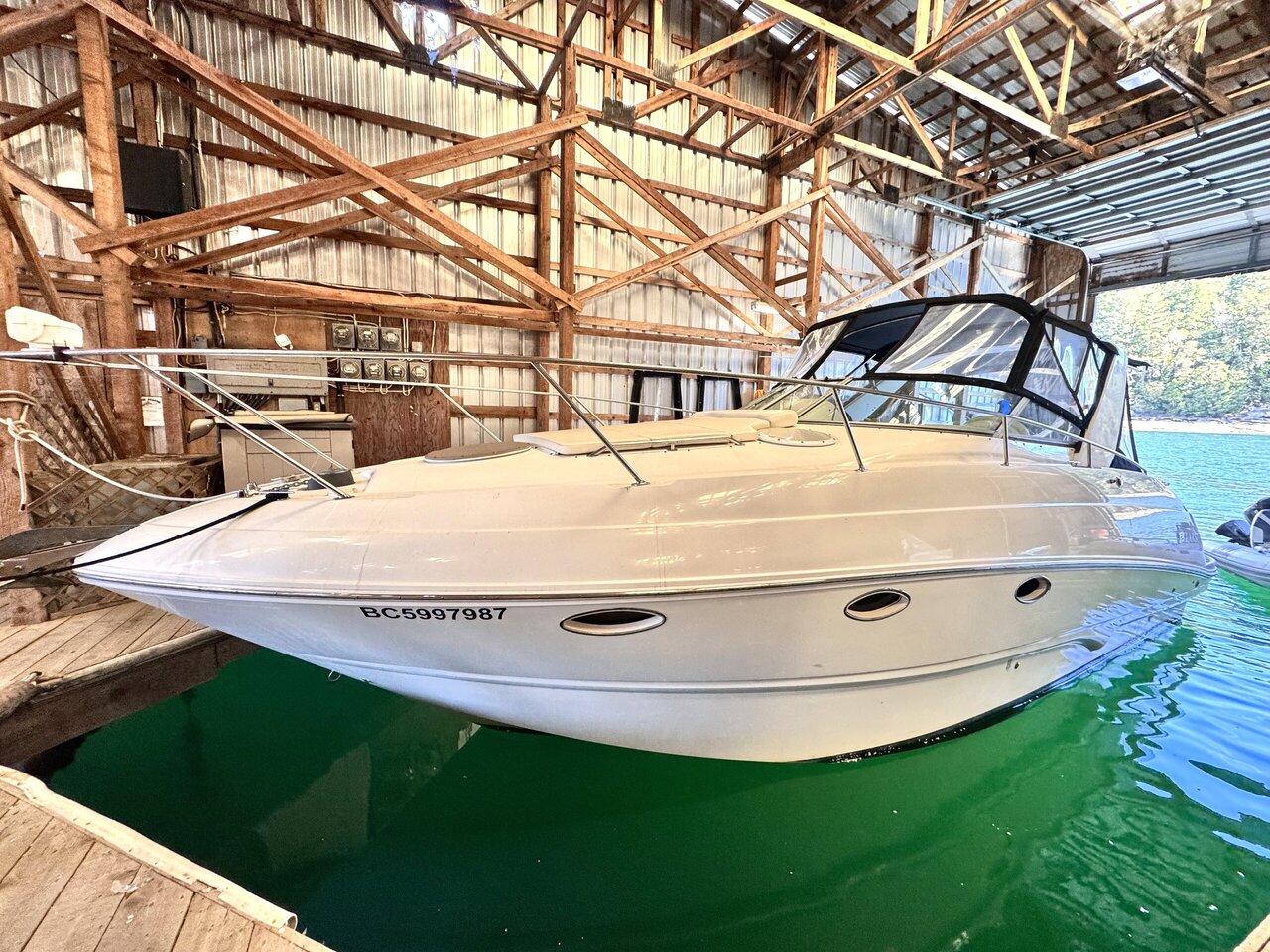 2002 Larson Cabrio 310 photo 1
