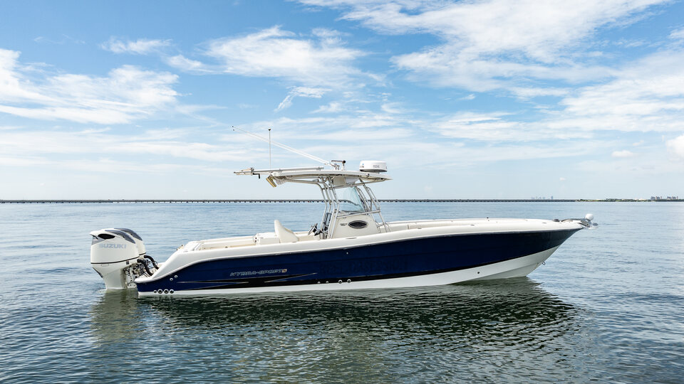2004 Hydra Sports 3300 Vector photo 1