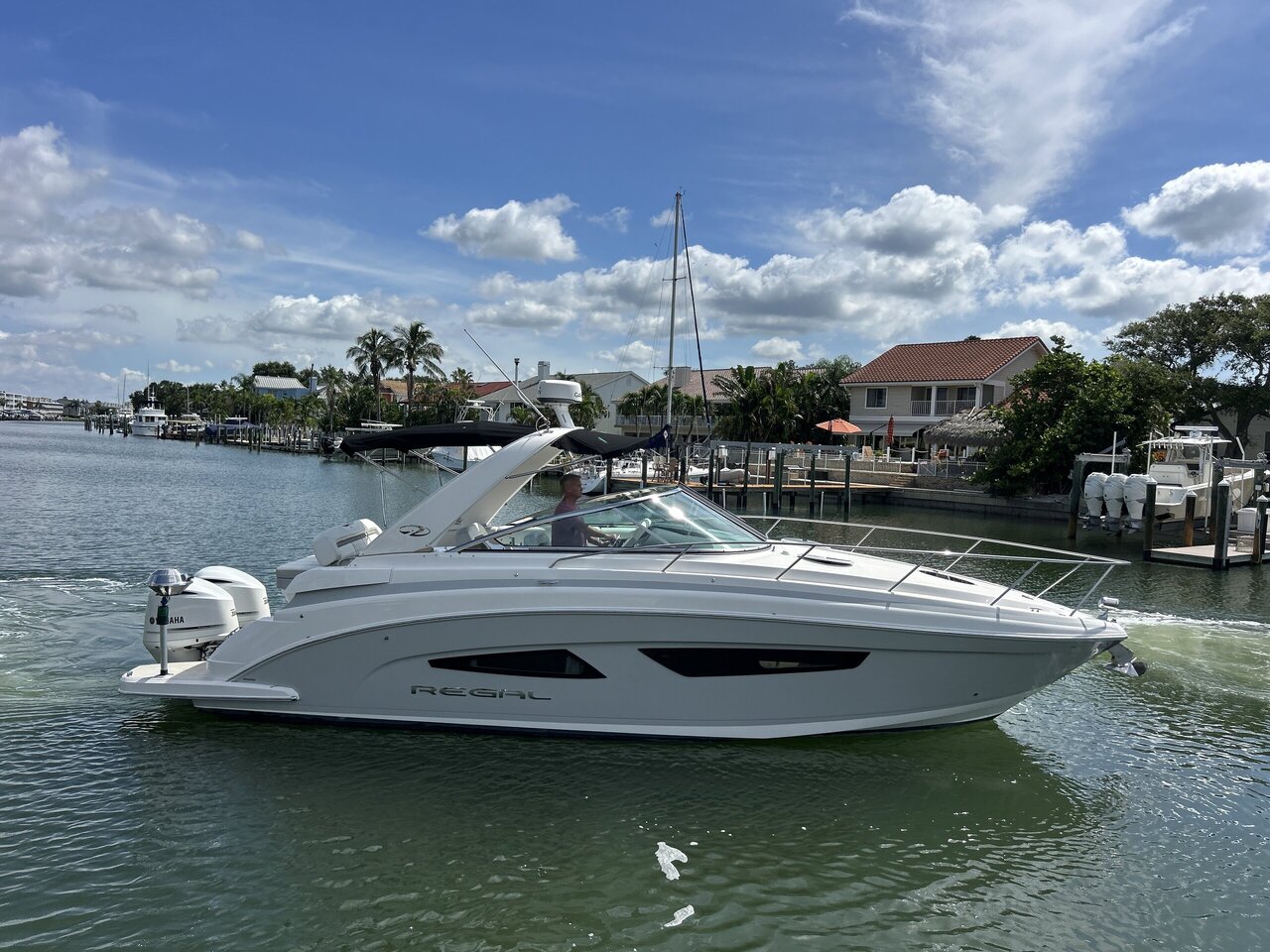 2020 Regal 33XO with Twin Yamaha 300 Outboards photo 1