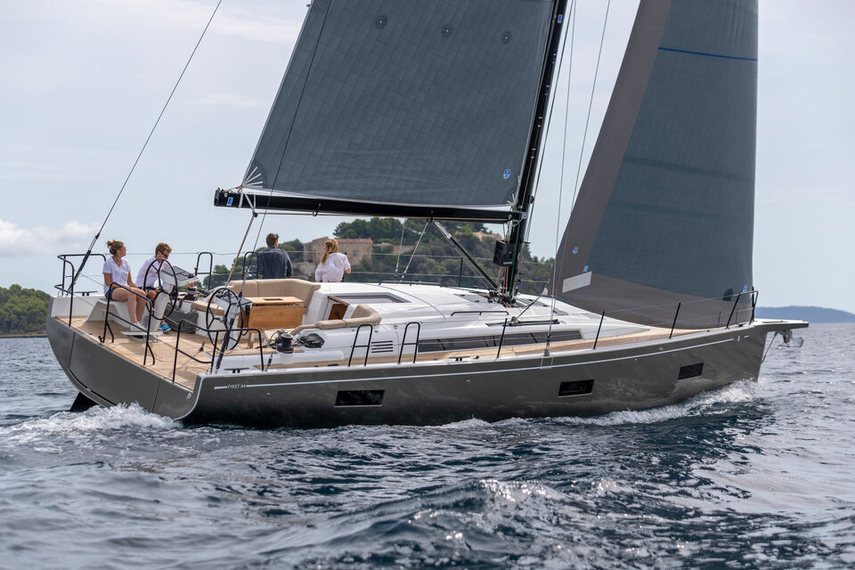 2024 FIRST 44 hull 23 photo 1
