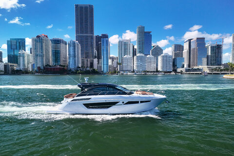 Cruisers Yachts Cantius 50
