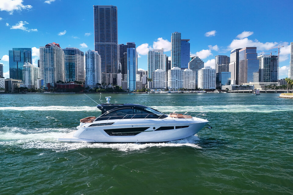 2024 Cruisers Yachts Cantius 50 photo 1