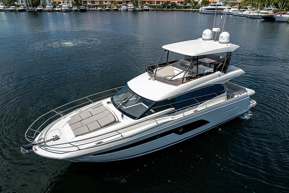 2022 Prestige 520 FLY photo 1