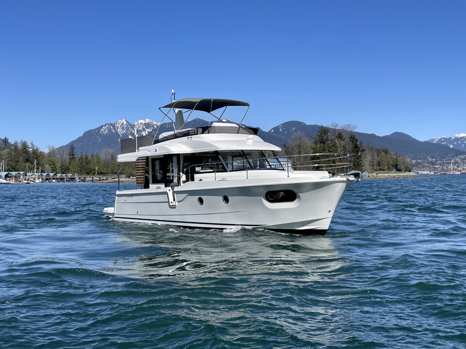 2023 Beneteau Swift Trawler 41 Fly photo 1
