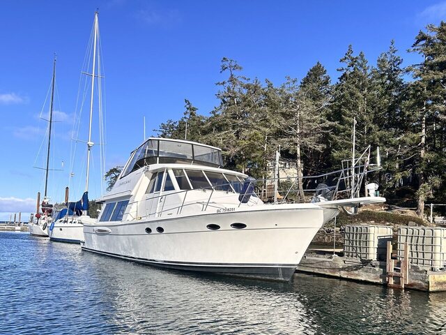 Meridian 490 Pilothouse