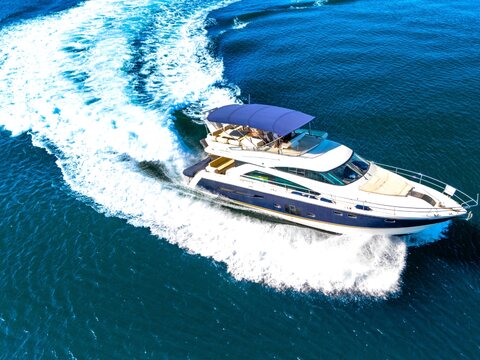 Fairline Squadron 55 "Still Crewless"