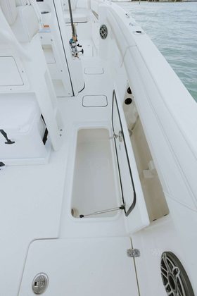 World Cat 235TE photo 2