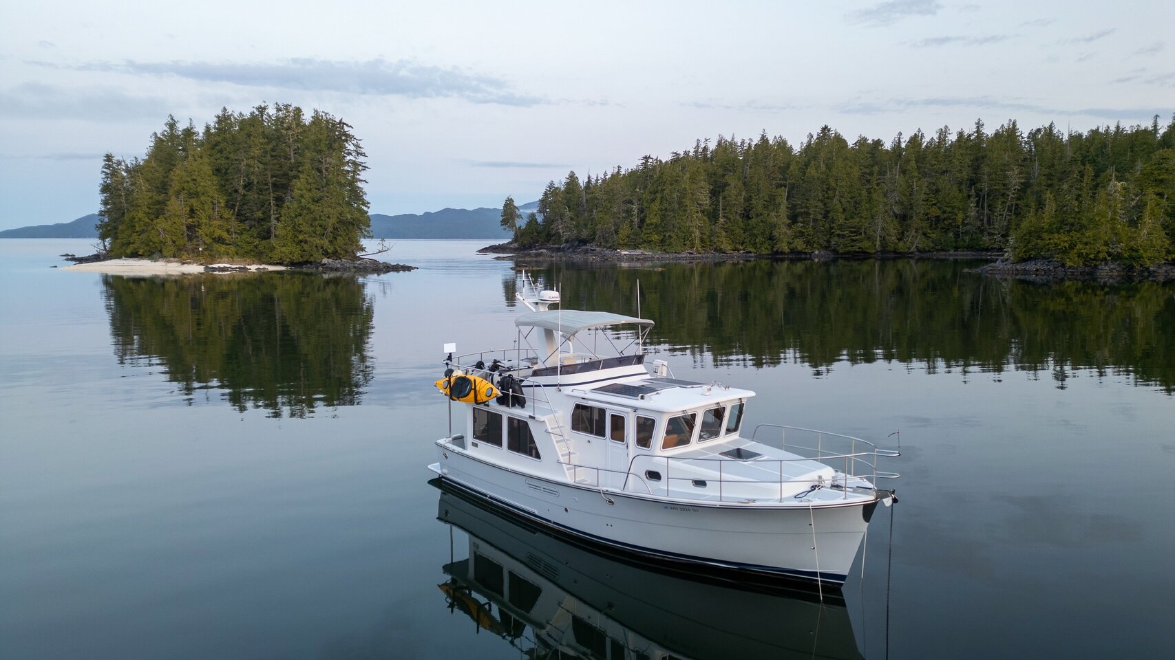 2020 Helmsman Trawlers 38E photo 1