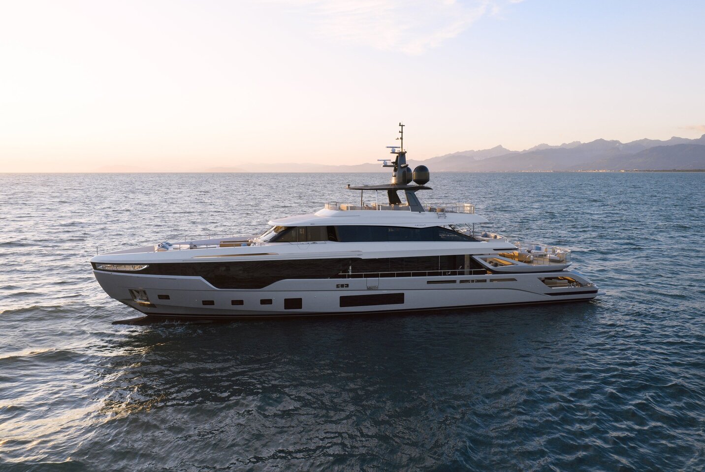 2025 Azimut Grande Trideck photo 1
