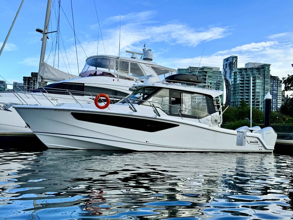 2022 Boston Whaler 405 Conquest photo 1