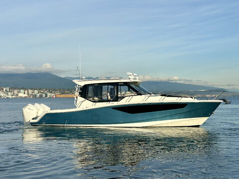 2024 Boston Whaler 405 Conquest Pilothouse