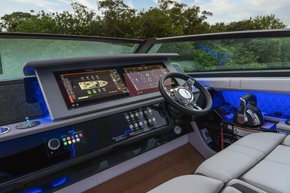 Sea Ray SLX 400 Outboard photo 8