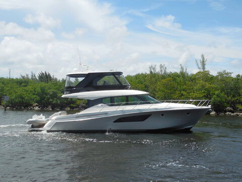 2017 Tiara F53 Flybridge