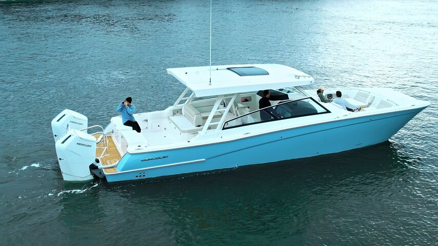 World Cat 400DC-X Island