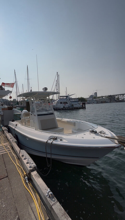 Boston Whaler 230 Outrage