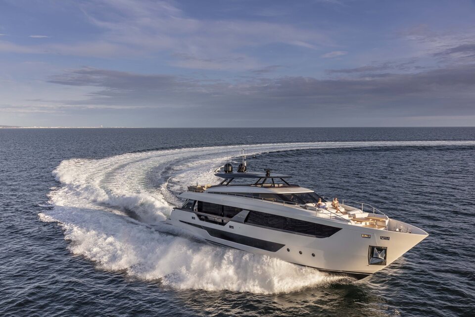 Ferretti 1000 photo 1