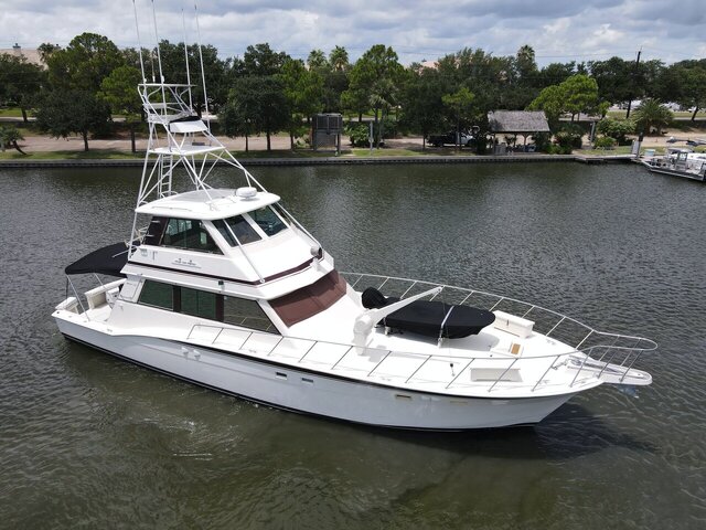 Hatteras 60 Enclosed Bridge
