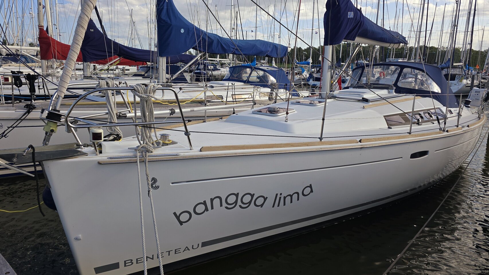 2010 Beneteau Oceanis 37 photo 1