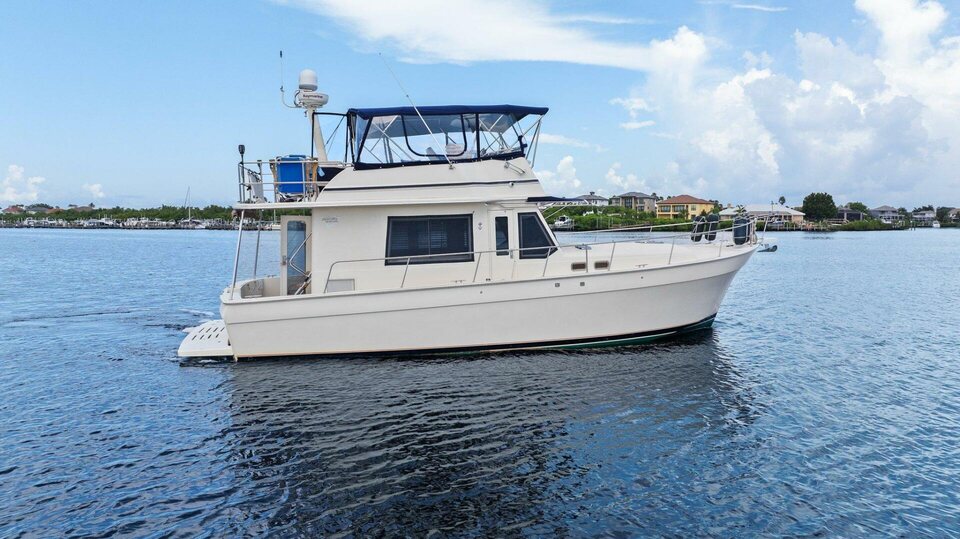 2006 Mainship 430 Trawler photo 1