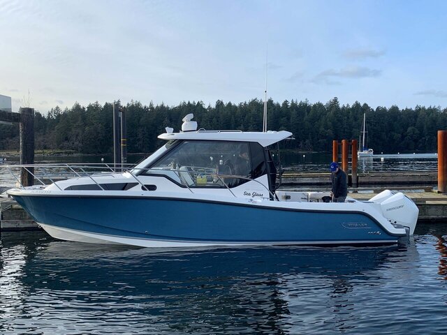 2022 Boston Whaler 325 Conquest