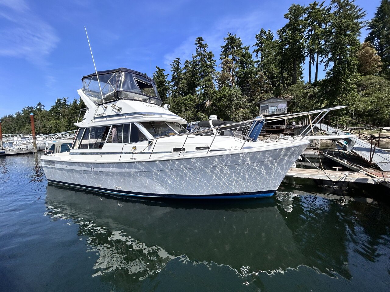1986 Bayliner 3270 photo 1