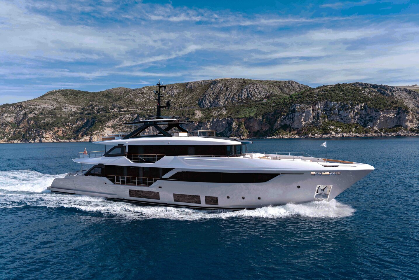 2025 Custom Line Navetta 38 photo 1