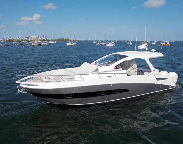 2018 Azimut 40 "Hi Rise"