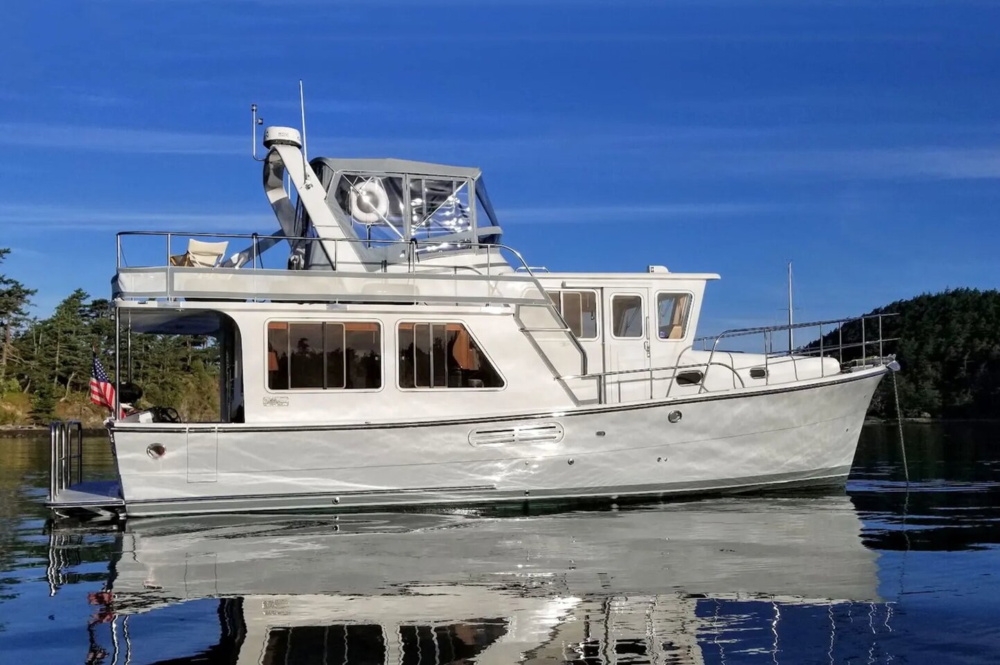 2020 Helmsman Trawlers 38E Pilothouse photo 1