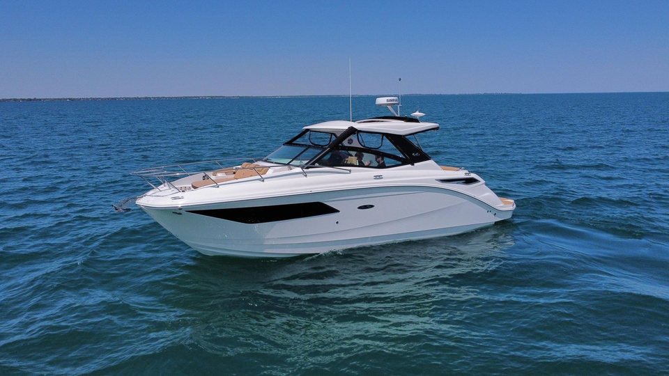 Sea Ray Sundancer 320 photo 1