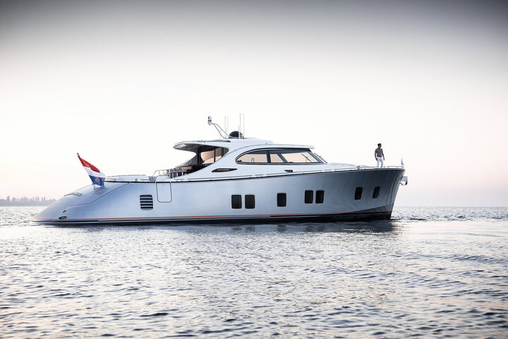 Zeelander 8 — Silver Dawn