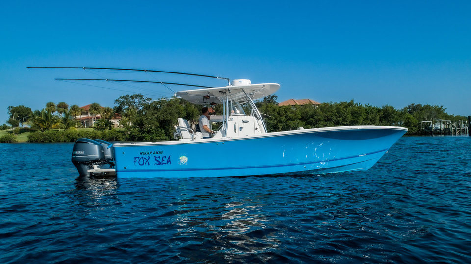 Regulator 28 Center Console photo 1