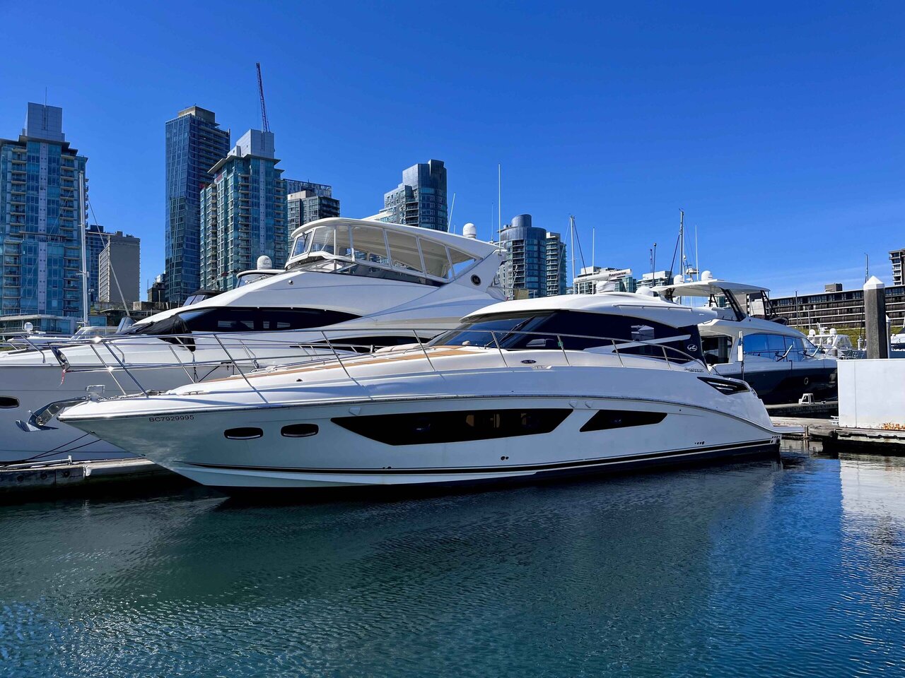 2015 Sea Ray 470 Sundancer photo 1