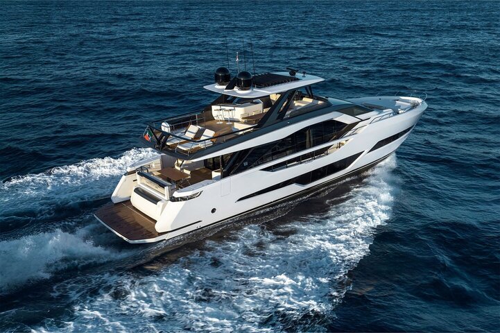 Ferretti Yachts 800