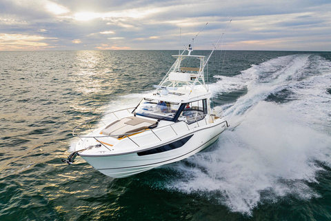 Boston Whaler 365 Conquest