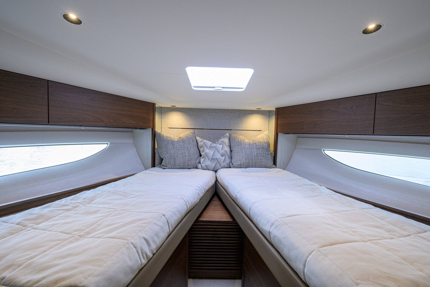 2024 Princess V50 "Crown" photo 8