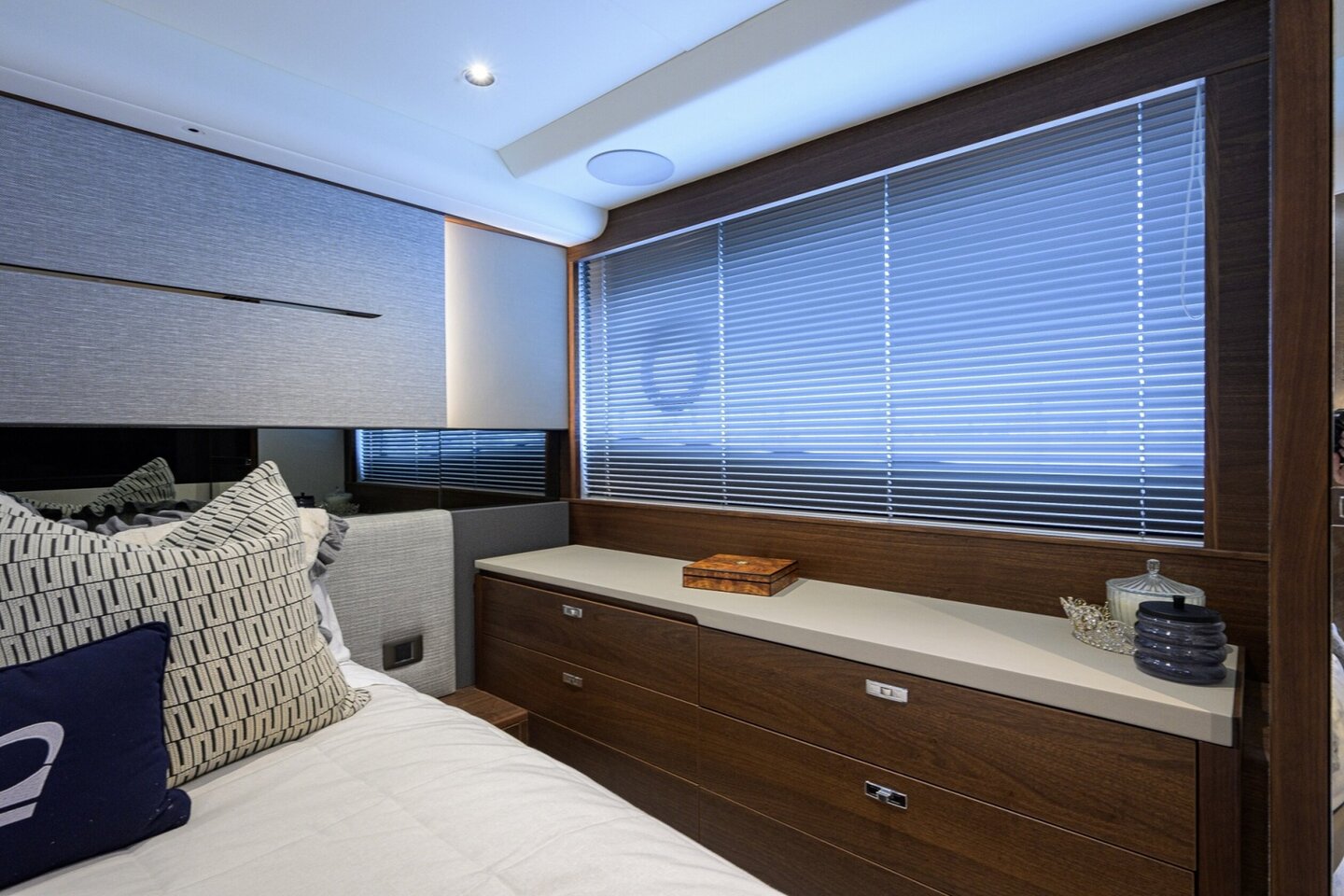 2024 Princess V50 "Crown" photo 10